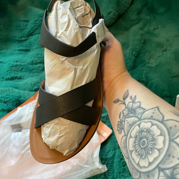 SHEIN black sandals - Picture 2 of 6